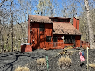 345 Canterbury Rd, Saw Creek, PA 18324