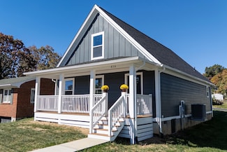 416 Grubert Ave, Staunton, VA 24401