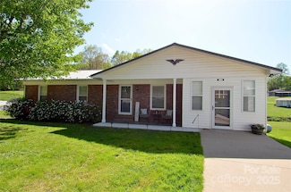 204 Quail Hollow Dr, Marion, NC 28752