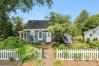810 Allegan St, Saugatuck, MI 49453