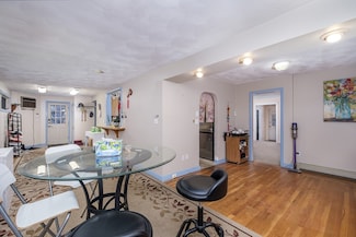 58 Lake St, Waltham, MA 02451