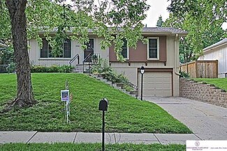 8206 Wildewood Dr, Omaha, NE 68127
