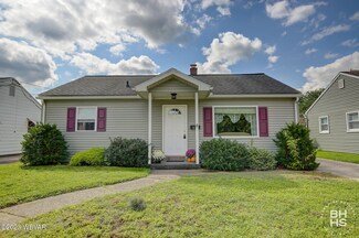 422 4th St, Montoursville, PA 17754