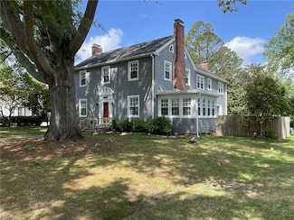 114 Thomas St, Smithfield, VA 23430