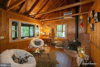 203 Honeysuckle Ln, Harpers Ferry, WV 25425