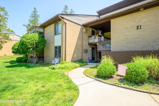 21 Pine Cluster Cir Unit A, Manalapan, NJ 07726
