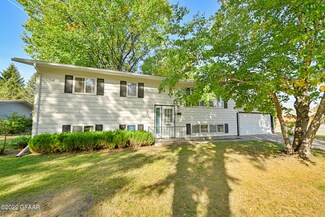 2502 S 10th St, Grand Forks, ND 58201