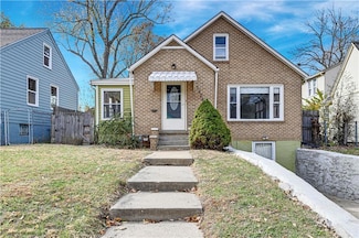 7326 Tracy Ave, Kansas City, MO 64131
