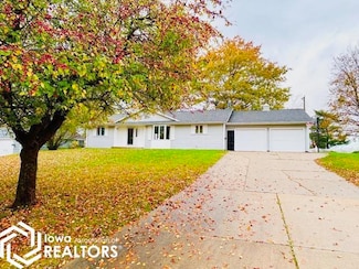 305 N Park Ave, New Sharon, IA 50207