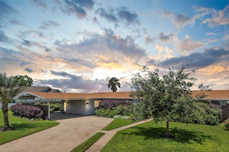 1309 Harbor View Dr, Galveston, TX 77550