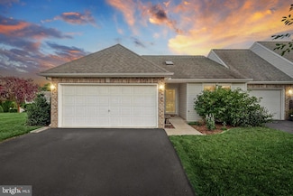 13 Ridgeway Dr, Mechanicsburg, PA 17050