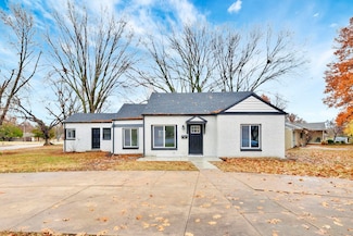 5608 E Park Hollow Dr, Wichita, KS 67208