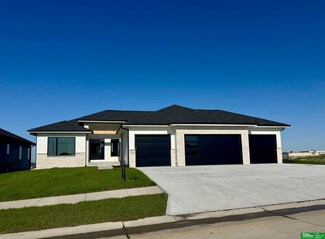 5508 N 212th St, Elkhorn, NE 68022