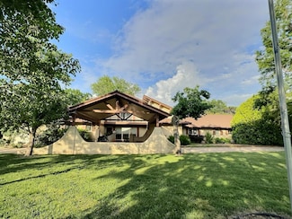 2400 N Dellrose St, Wichita, KS 67220