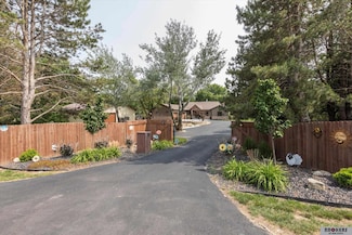 10511 Holdrege St, Lincoln, NE 68527