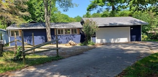 3214 N Gil Haven Ct, Sanford, MI 48657