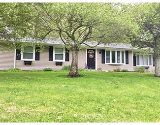 13 Mohawk Dr, South Dartmouth, MA 02748