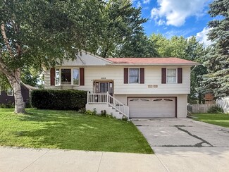 3288 Knox Dr, Freeport, IL 61032