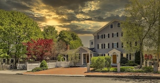 19 Beck St, Newburyport, MA 01950