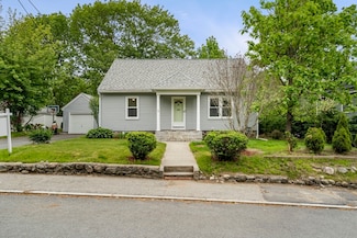 5 Walker Ave, Andover, MA 01810