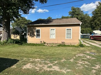 204 N Vine St, Sadorus, IL 61872