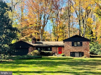 8935 Glenbrook Rd, Fairfax, VA 22031
