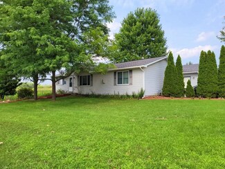 592 Bauer Ln, Rio, WI 53960