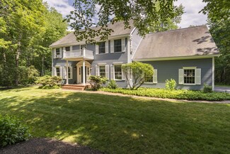 3 Spruce Ln, Falmouth, ME 04105