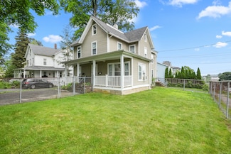 17 Pleasant St, Danbury, CT 06810