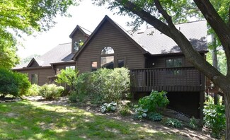 912 Arboretum Cir, Northfield, OH 44067