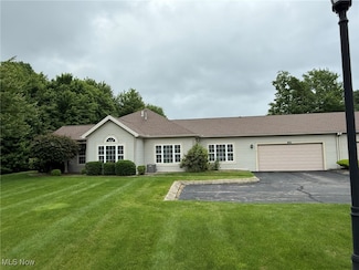 5645 Clingan Rd Unit 2D, Struthers, OH 44471