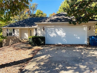 2 Radcliffe Dr, Bella Vista, AR 72714
