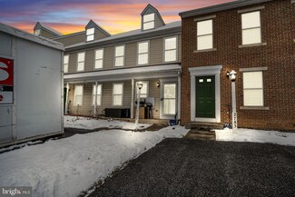 2787 Woodmont Dr, York, PA 17404