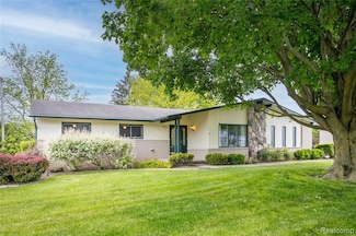 34961 Drake Heights Dr, Farmington, MI 48335