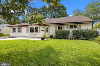 438 Chestnut Rd, Warminster, PA 18974