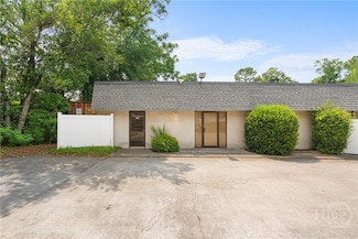 605 E 69th St, Savannah, GA 31405