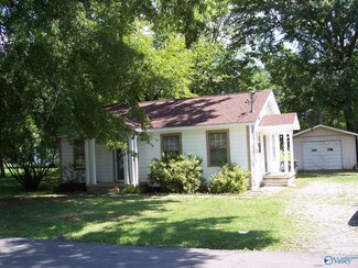 206 E Cherry St, Scottsboro, AL 35768