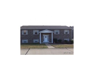104 Falls St, Williamstown, WV 26187