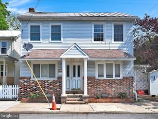27 E Laurel St, Tremont, PA 17981