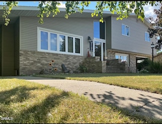414 2nd St N, Fessenden, ND 58438