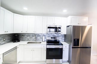 94 Hastings E Unit F, West Palm Beach, FL 33417
