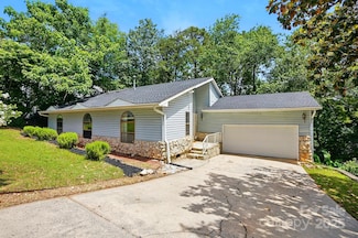 1205 Molokai Dr, Tega Cay, SC 29708