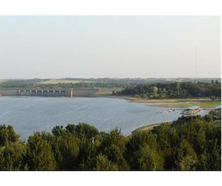 80 Overlook Rd, Ponca City, OK 74604