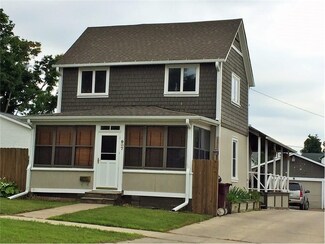 907 C Ave, Vinton, IA 52349