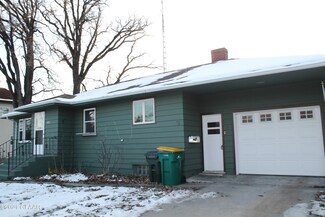 647 N Central St, Warren, MN 56762