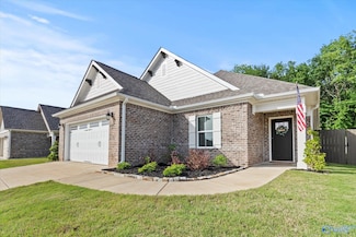 6527 Oak Meadow Dr SE, Owens Cross Roads, AL 35763