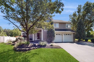132 Buttonwood Dr, Piscataway, NJ 08854