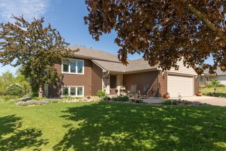 420 Cedar Ct NE, Pine Island, MN 55963