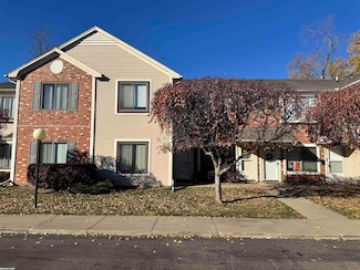 30663 Hidden Pines Ln, Roseville, MI 48066