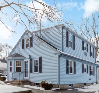 135 Bishop Ave, Rumford, RI 02916